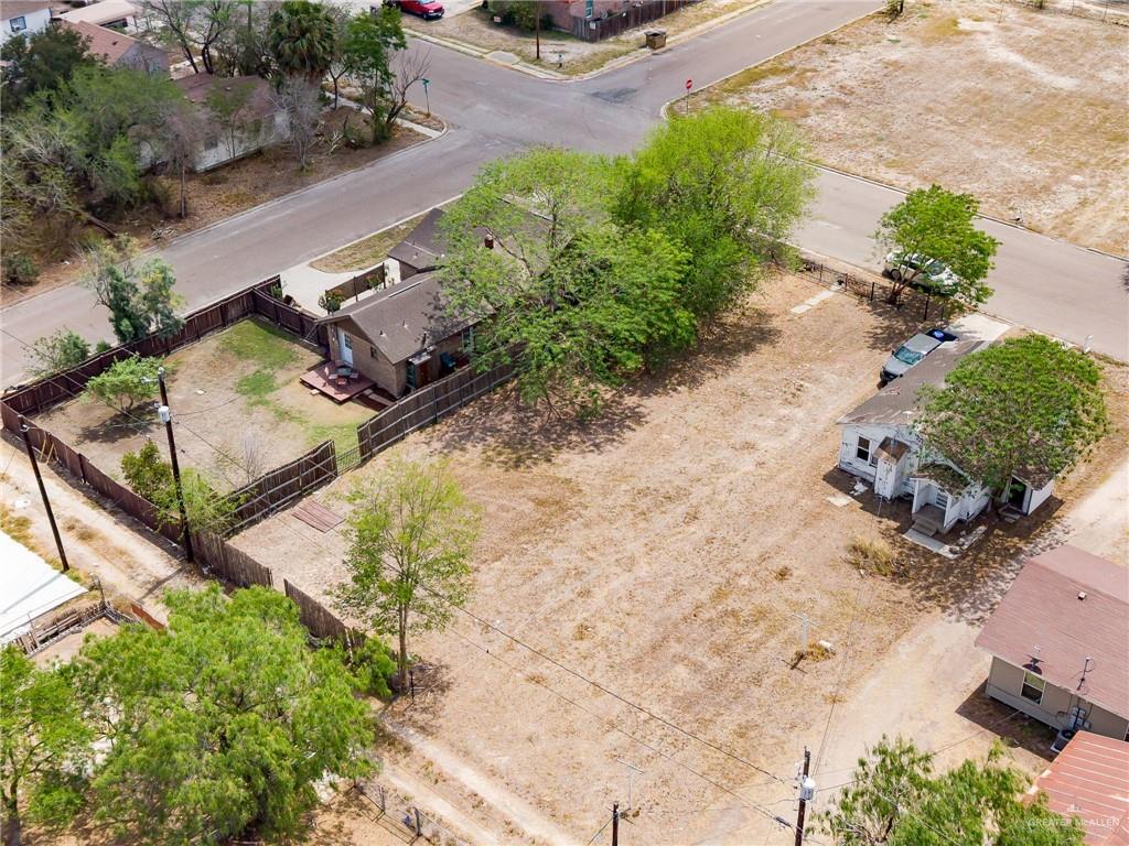 Photo 2 of 305 Loeb Street
