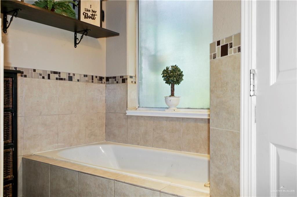 Photo 14 of 3213 Oriole Avenue