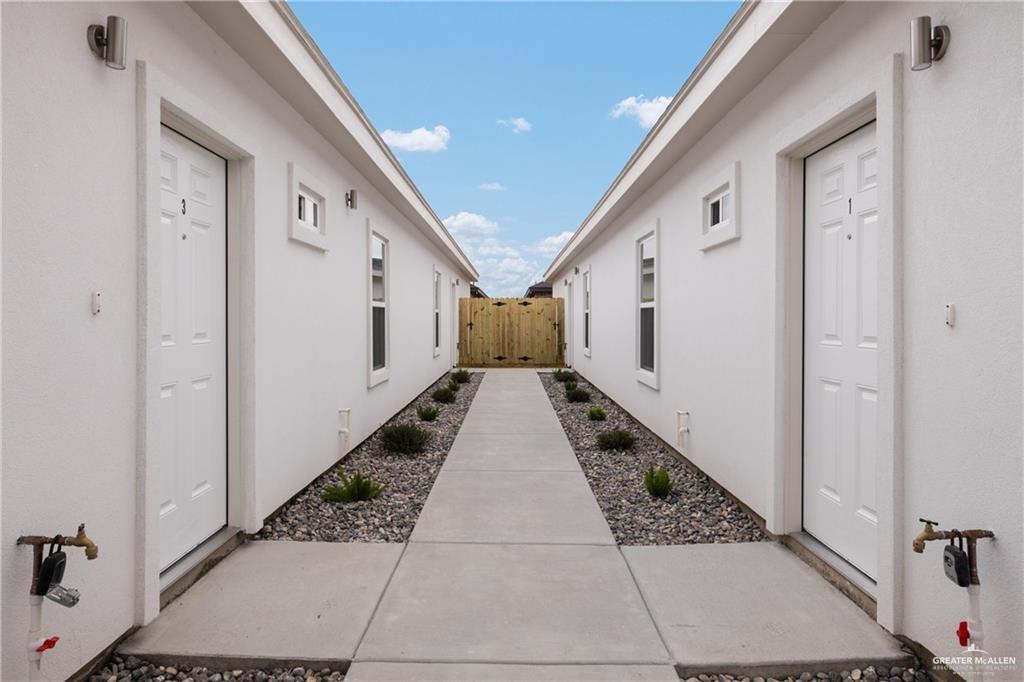 Photo 4 of 2704 Harrison Avenue #4
