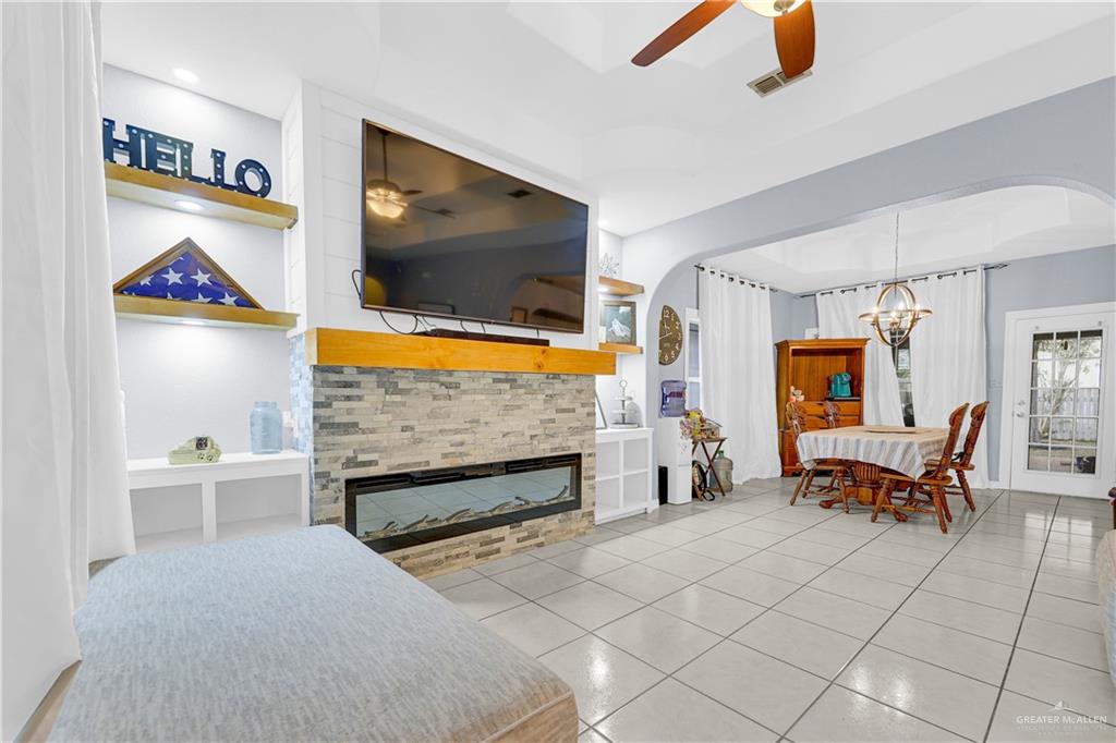 Photo 2 of 1358 La Ciniega Drive