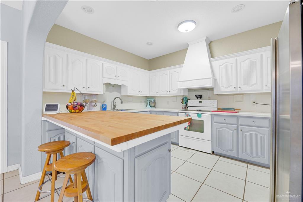Photo 6 of 1358 La Ciniega Drive