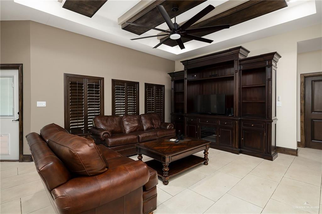 Photo 2 of 5607 Mockingbird Avenue