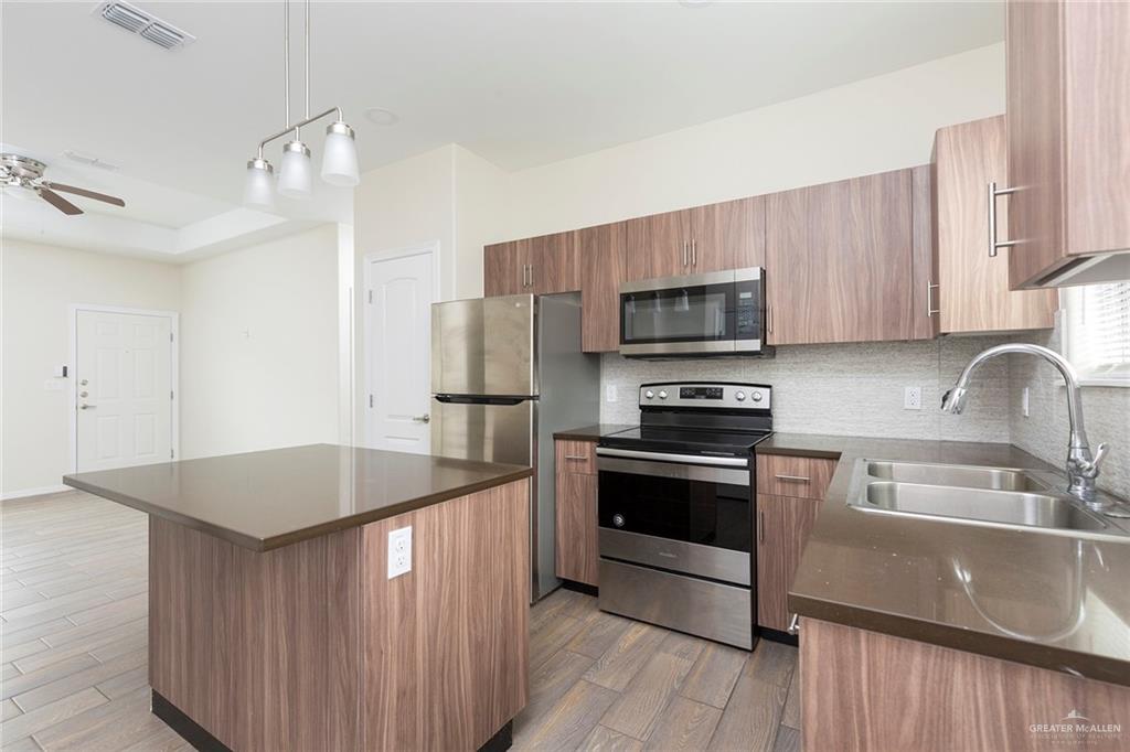 Photo 7 of 1710 Cortlandt Street