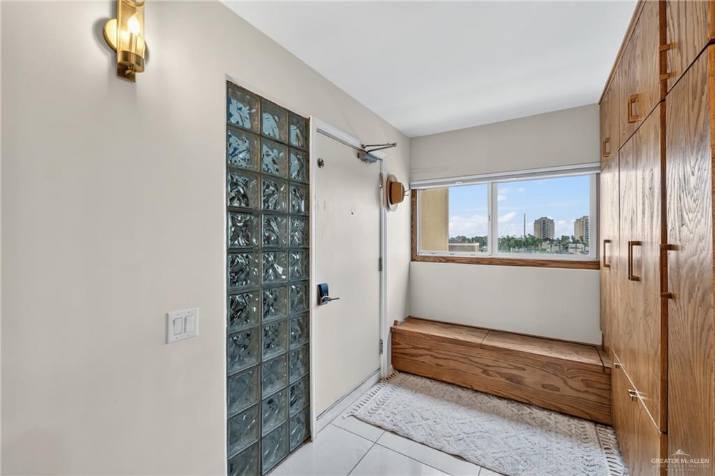 Photo 5 of 4501 Laguna Boulevard