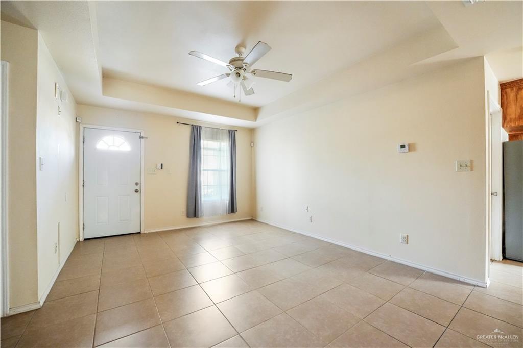 Photo 3 of 907 Veterans Boulevard