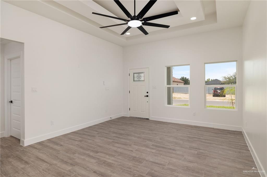 Photo 2 of 1005 Dove Avenue