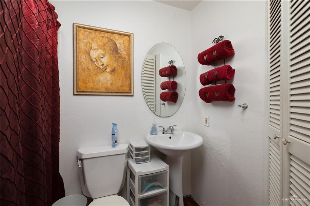 Photo 3 of 1418 Beech Avenue #10