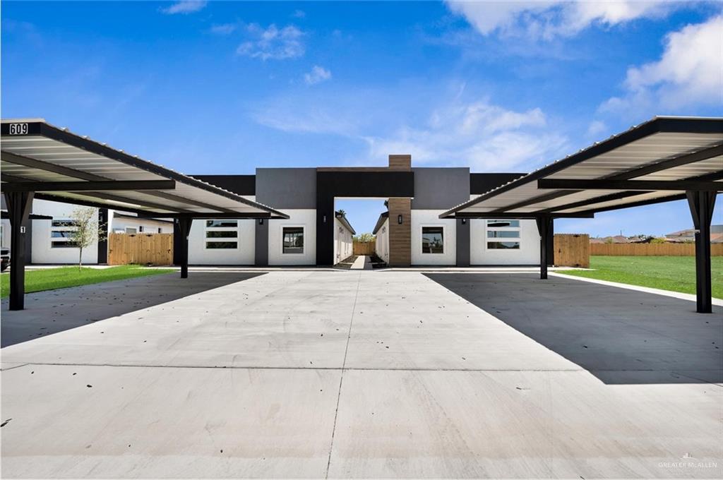 Photo 1 of 601 Buccaneer Drive, Hidalgo