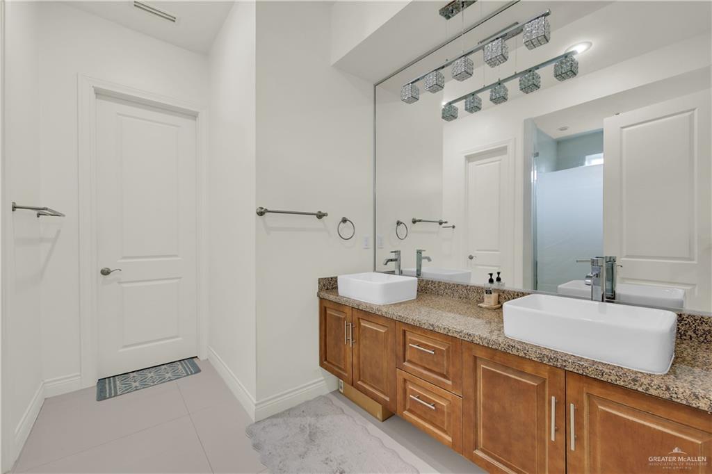 Photo 10 of 2408 Holland Avenue