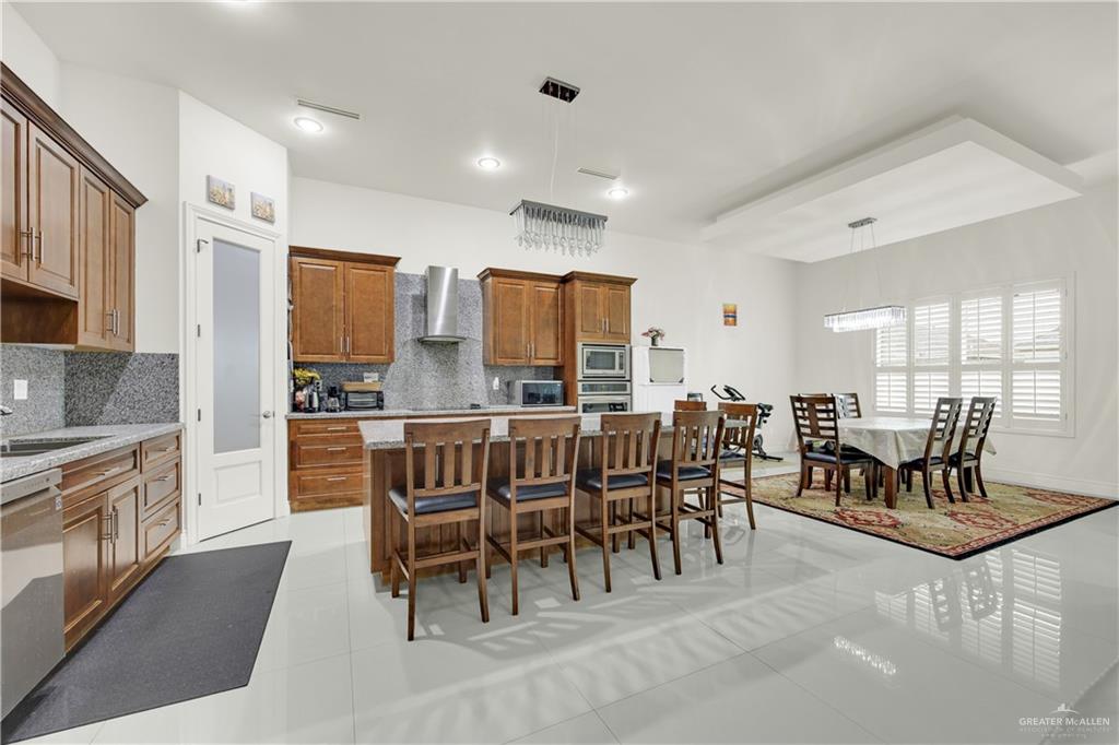 Photo 5 of 2408 Holland Avenue