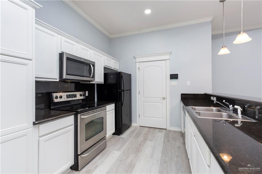 Photo 4 of 708 Excalibur Street