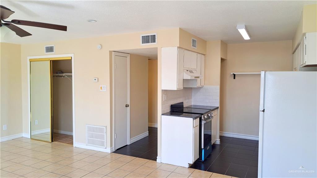 Photo 17 of 1418 Beech Avenue #3