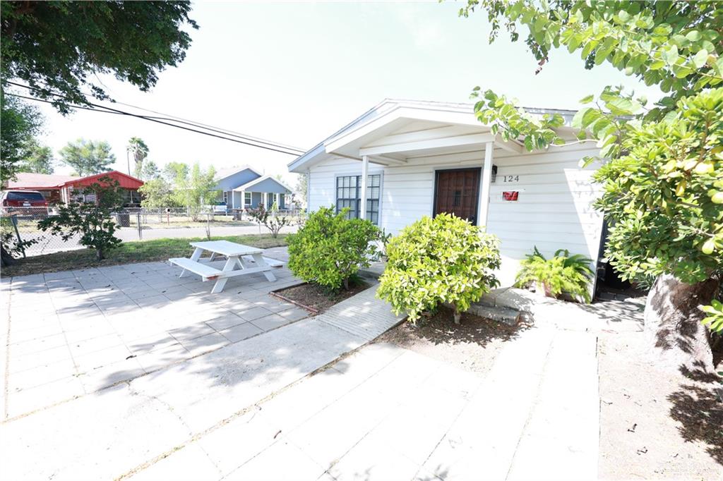 Photo 4 of 124 Sinclair Avenue