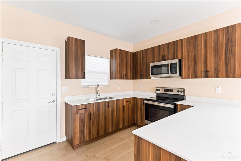 Photo 6 of 2914 Driftwood Street #3