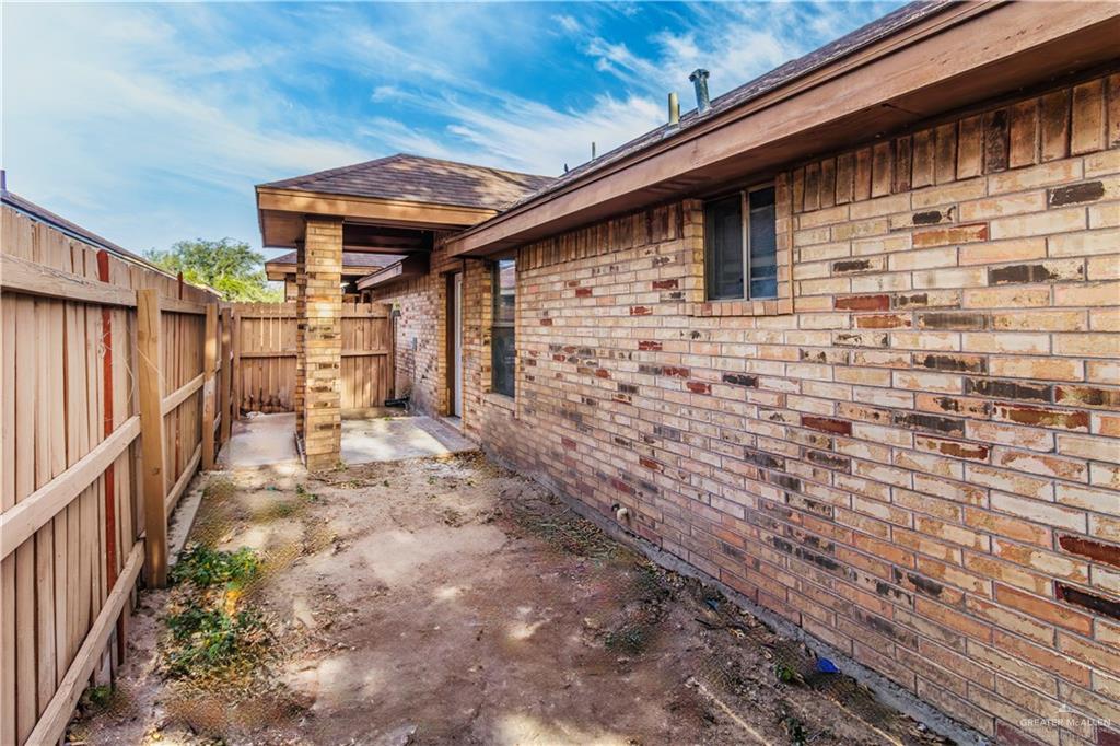 Photo 10 of 933 English Avenue #A