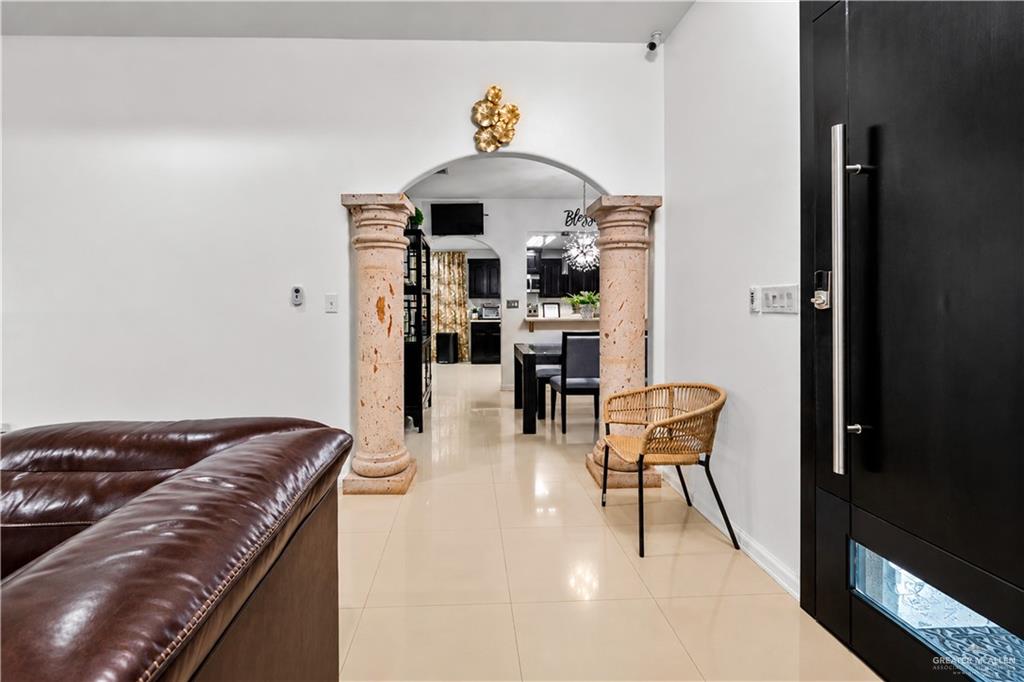 Photo 3 of 2117 Deborah Street