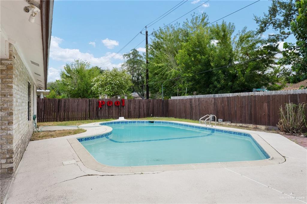 Photo 11 of 1501 Martin Avenue