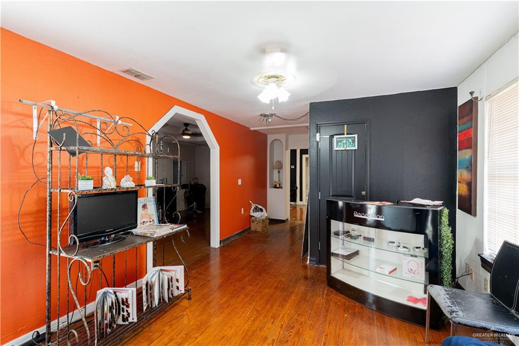 Photo 2 of 510 Doherty Avenue
