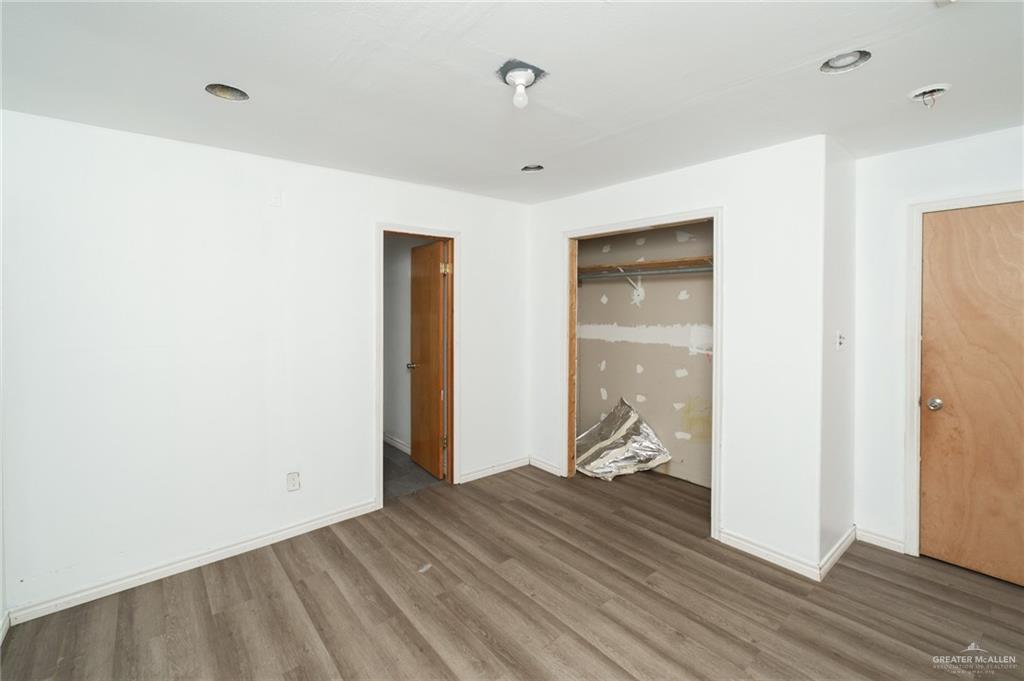 Photo 11 of 4704 Uranus Street