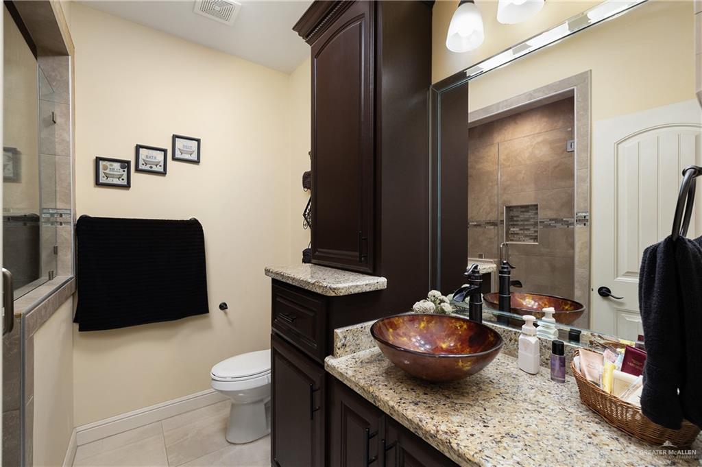 Photo 12 of 606 San Saba Street