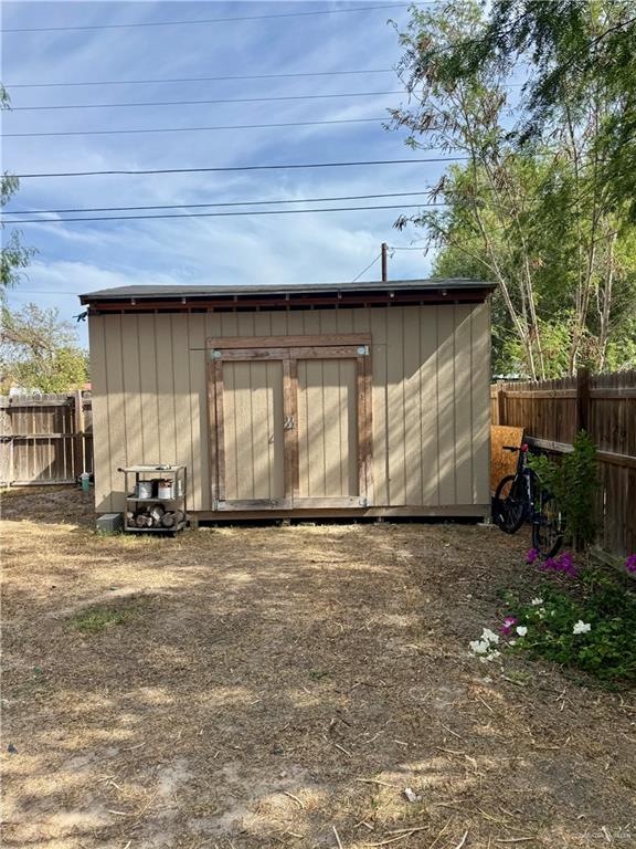 Photo 20 of 206 Salazar Street