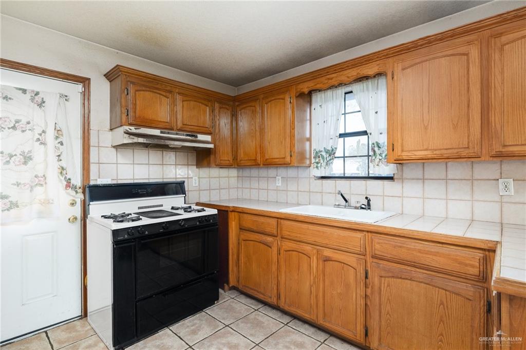 Photo 4 of 1721 Maple Avenue