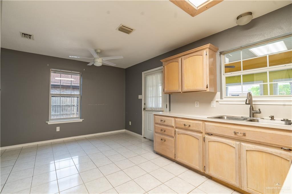 Photo 4 of 1217 El Presidente Avenue
