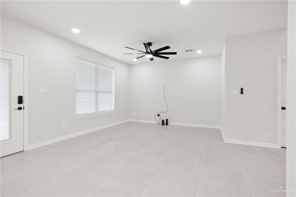 Photo 4 of 714 Seminole Avenue