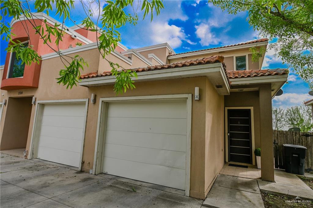 Photo 3 of 1304 Pineridge Avenue #3