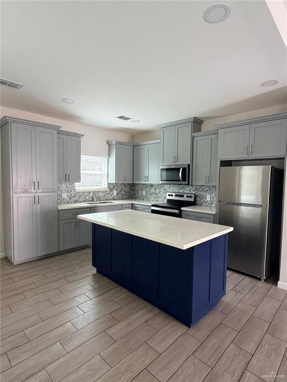 Photo 3 of 5901 Nightingale Avenue #1