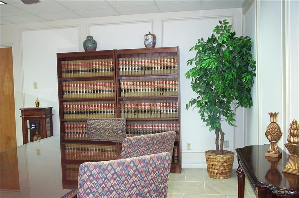 Photo 5 of 520 Pecan Boulevard