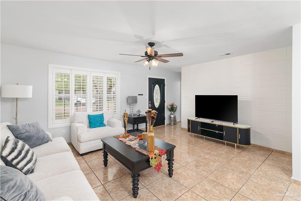 Photo 5 of 3402 Huisache Avenue