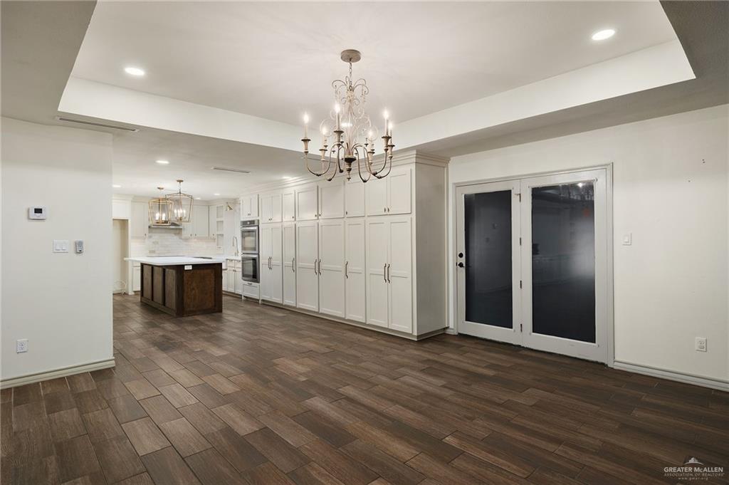 Photo 8 of 204 Iris Avenue