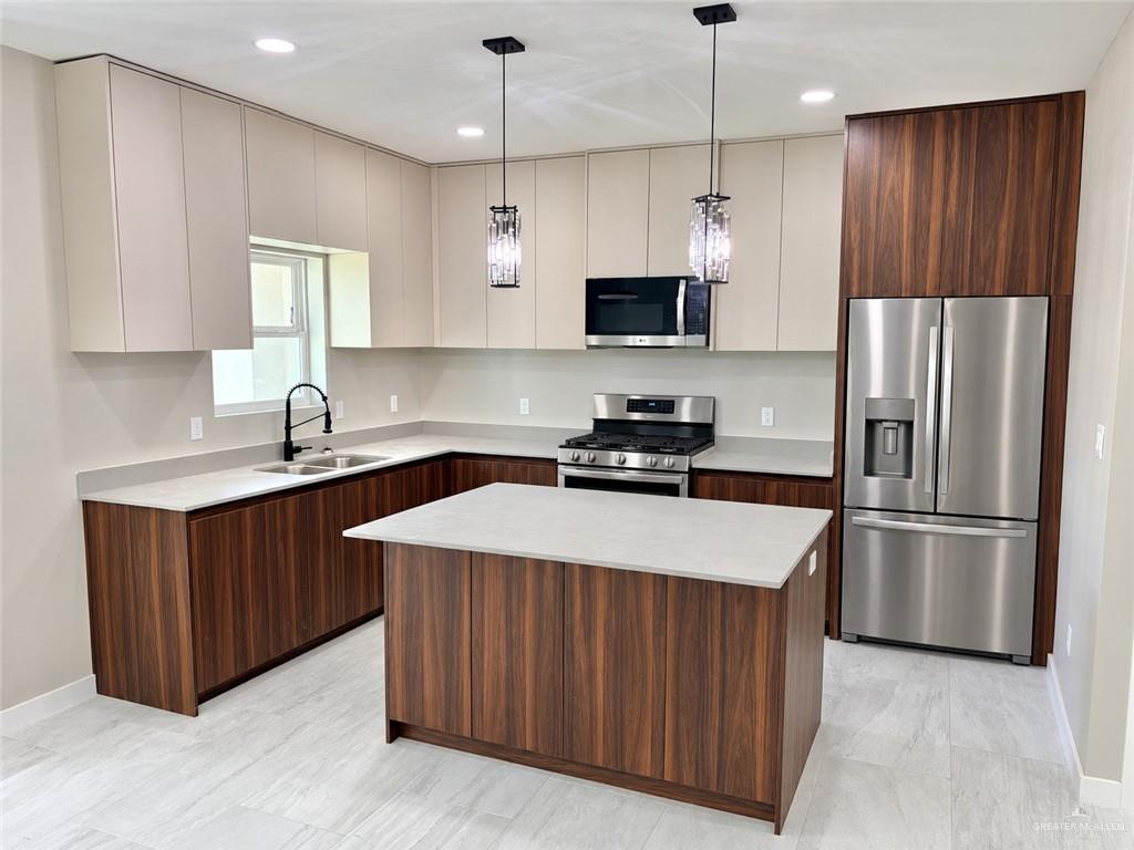 Photo 4 of 2208 Corales Street