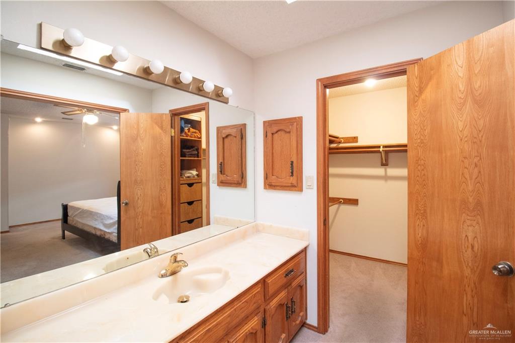 Photo 14 of 401 Taurus Street