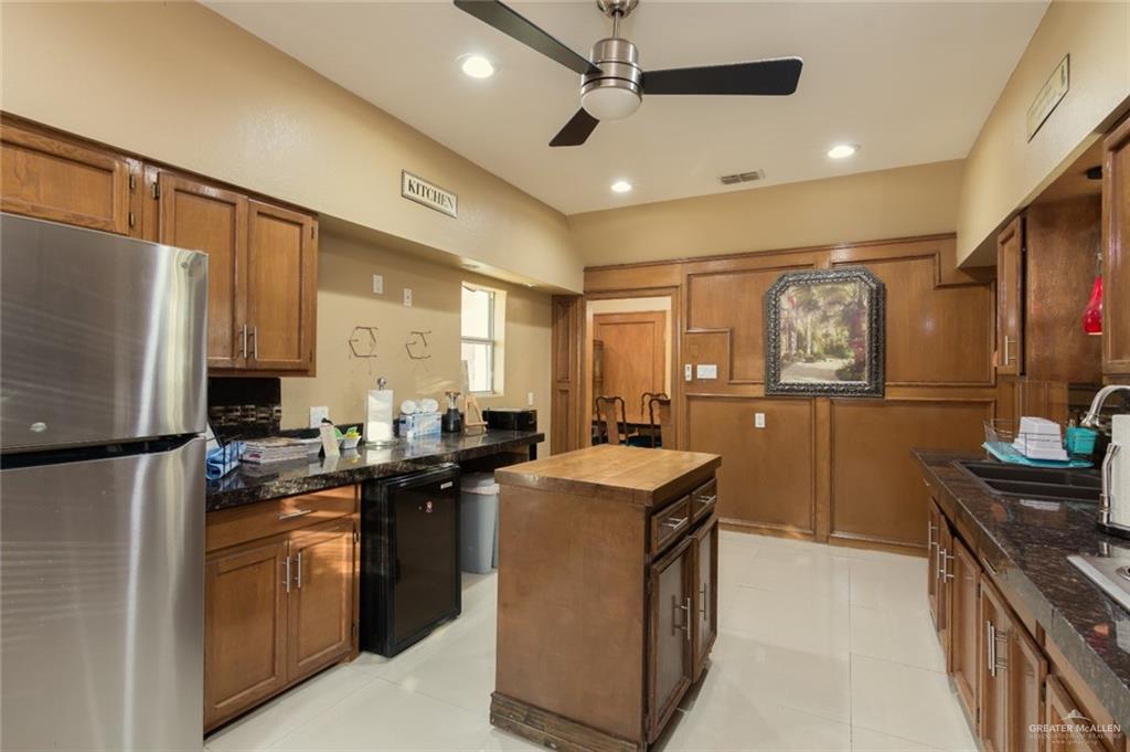 Photo 4 of 920 15th Street