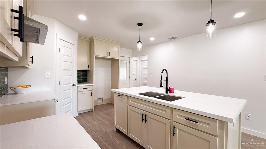Photo 17 of 2020 Camellia Avenue