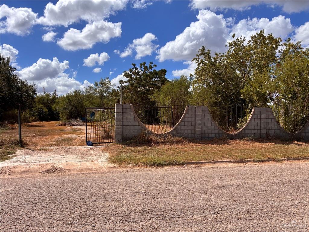 Photo 1 of 1214 Coyote Street, Donna