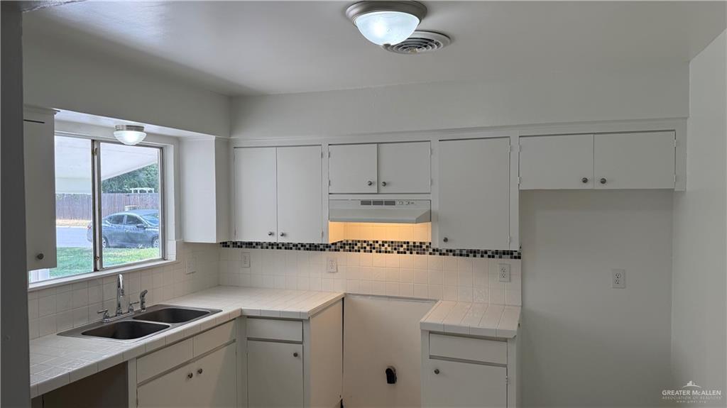 Photo 8 of 2221 Whitewing Avenue