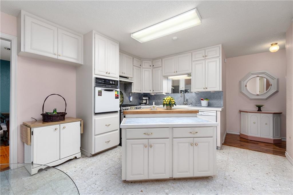 Photo 9 of 1401 Larkspur Avenue