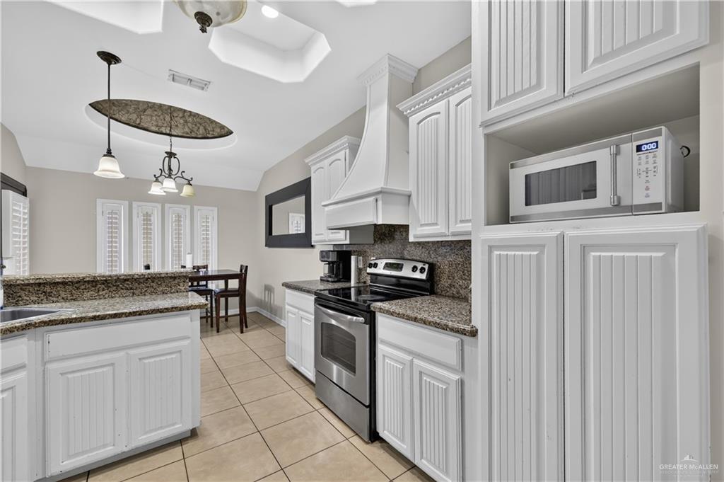 Photo 14 of 701 Seminole Avenue