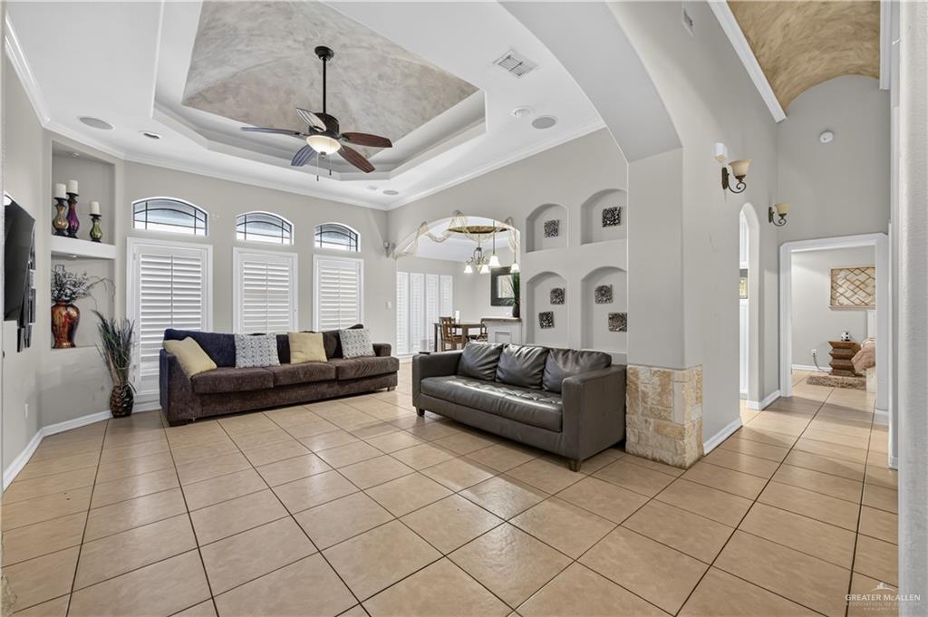 Photo 4 of 701 Seminole Avenue