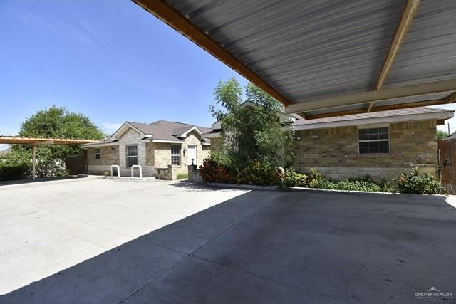 Photo 11 of 320 Albatross Avenue