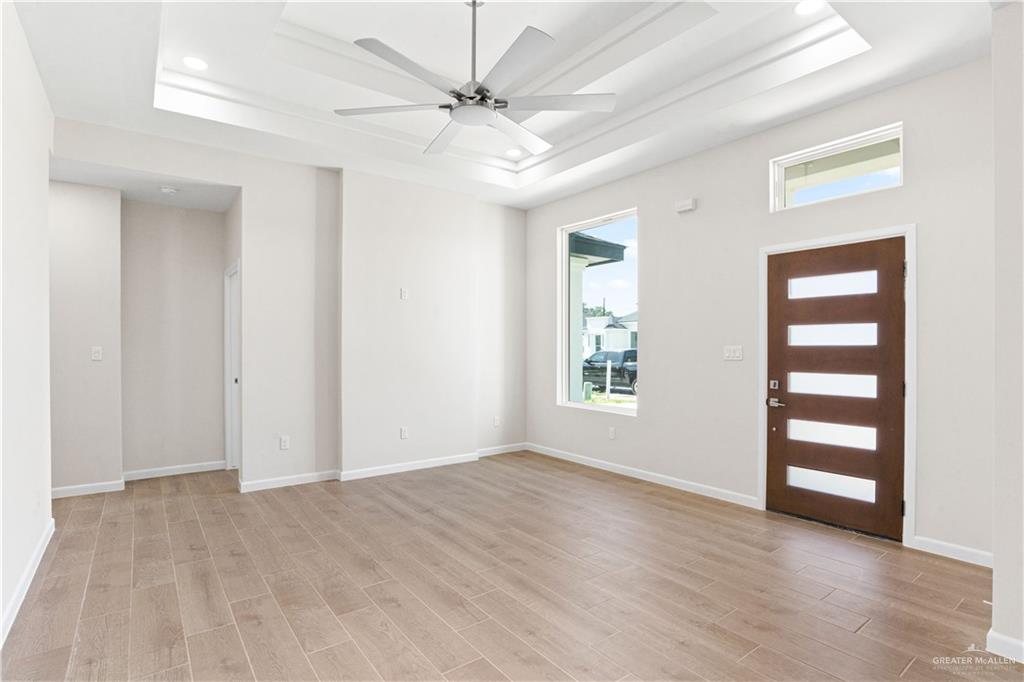Photo 3 of 1204 Boxwood Avenue
