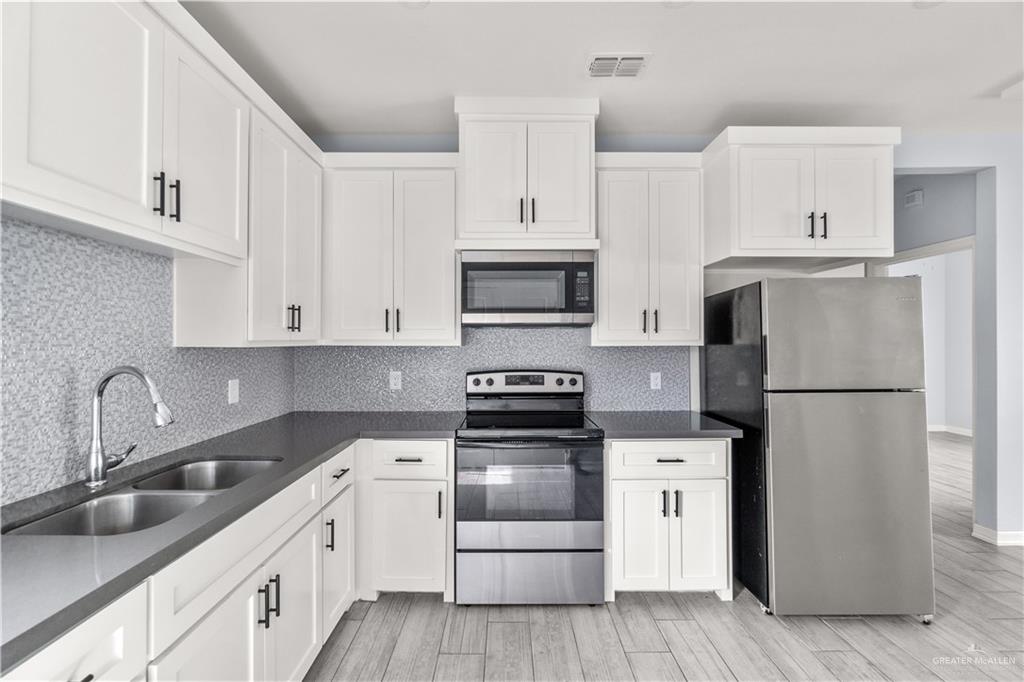 Photo 6 of 713 Maryland Street #4