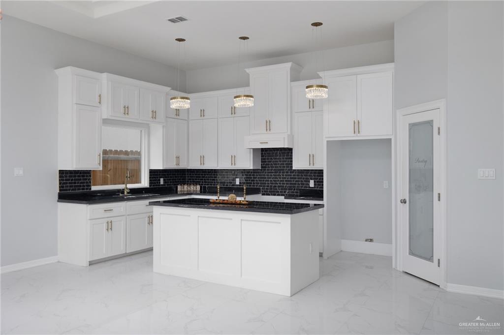 Photo 7 of 1203 Encino Avenue