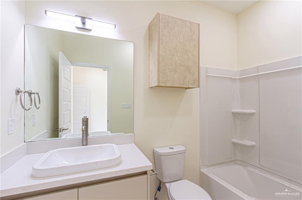 Photo 6 of 2513 Hilltop Avenue