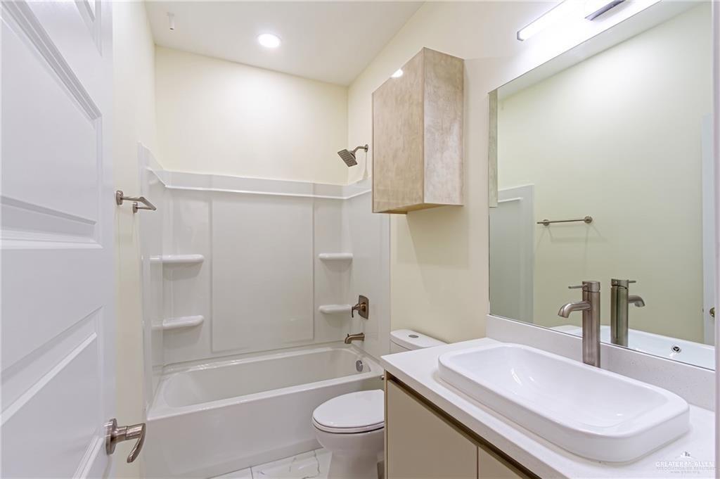Photo 8 of 2513 Hilltop Avenue
