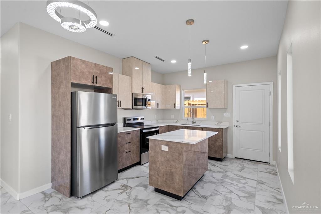 Photo 4 of 405 Onyx Avenue #4