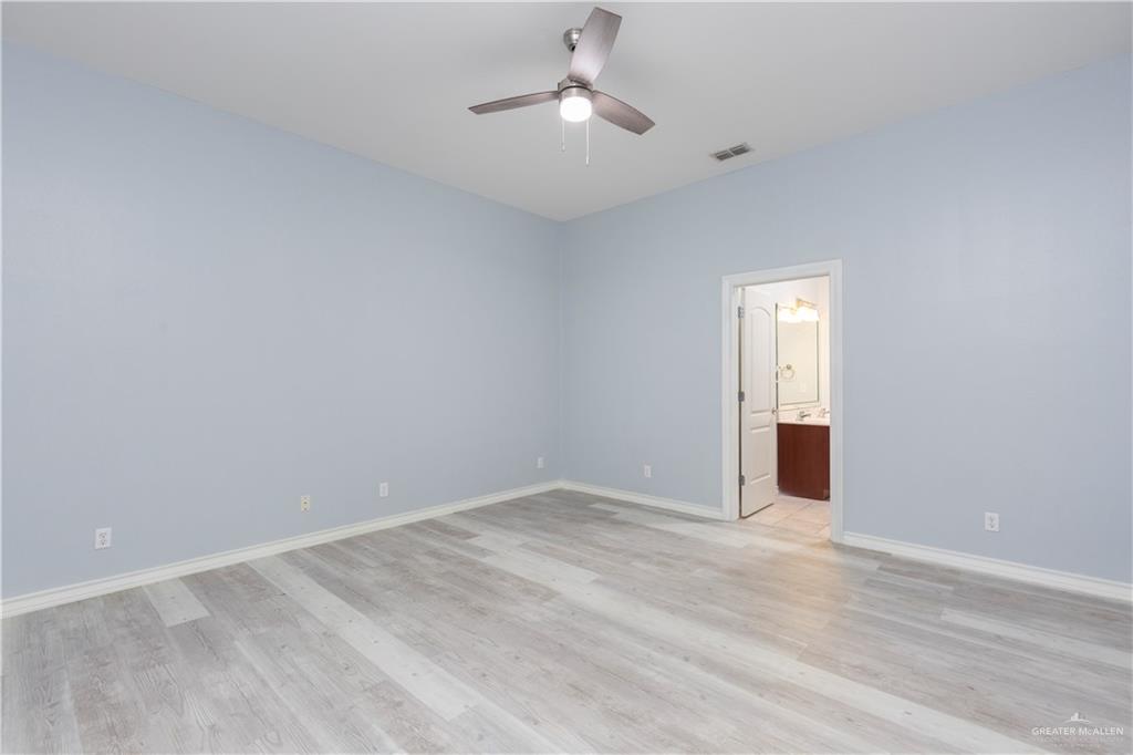 Photo 9 of 708 Excalibur Street